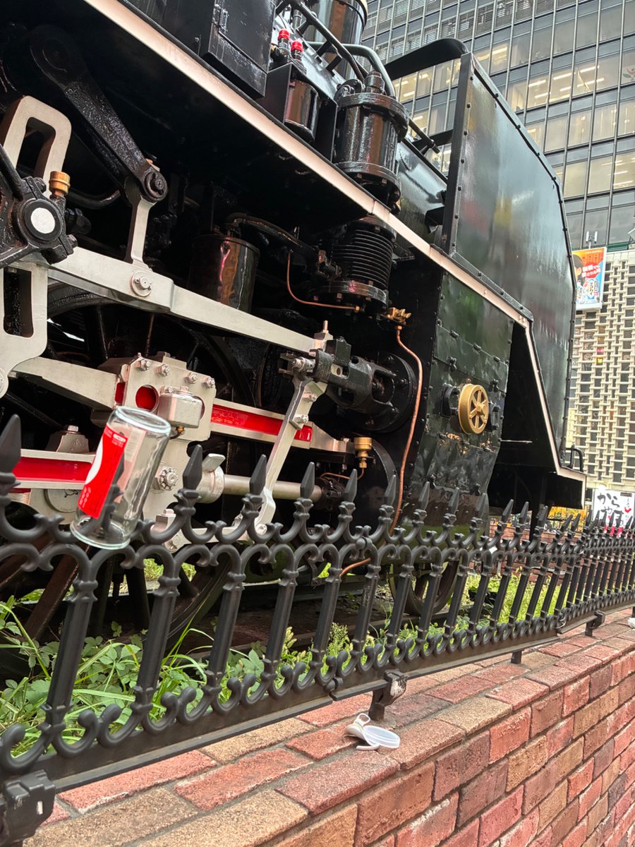 jgmesp's tweet photo. 新橋の象徴みたいな光景 https://t.co/d62L7OIYrs