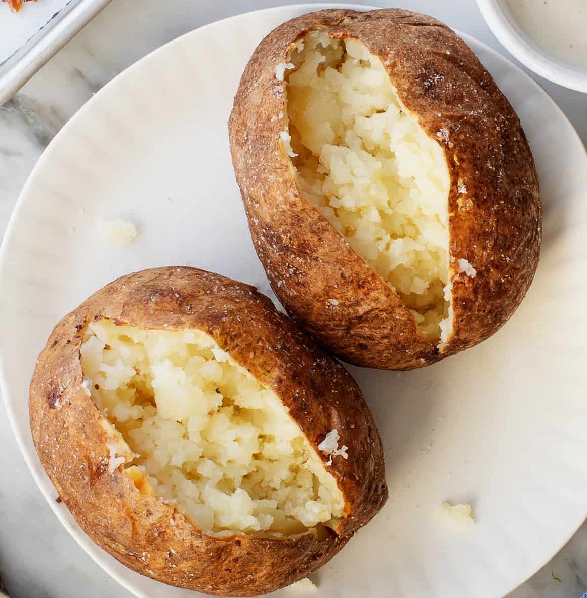 _we_love_food's tweet image. Add only TWO toppings 🥔