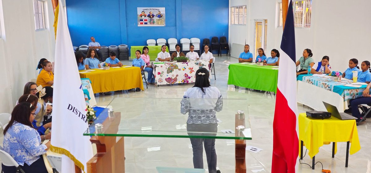 🌟 En Villa Tapia se realizó el Taller sobre Liderazgo Juvenil con Enfoque en Género, promovido por la Unidad de Equidad y Desarrollo del Distrito Educativo 07-07. Las estudiantes reflexionaron sobre autoestima, liderazgo y proyecto de vida.
<a href="/EducacionRDo/">Ministerio Educación RD</a> 
<a href="/LMDECAMPS/">Luis Miguel De Camps</a>