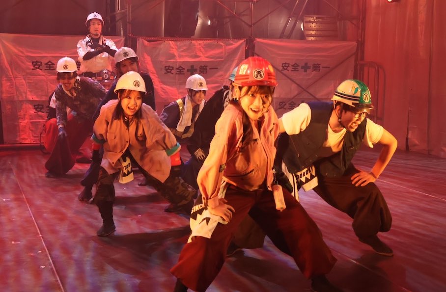 本日は2回公演、ありがとうございました💘
今日はびっくりする大きさのお花や差し入れをたくさん頂けて幸せでした💞💐

折り返しまして公演数は残すところあと5回！明日は19:00～！
明日からシゲ爺役に犬飼さんをお迎えして、千秋楽まで頑張ります！

 #ドリル魂2025 

ticket.corich.jp/apply/393293/0…