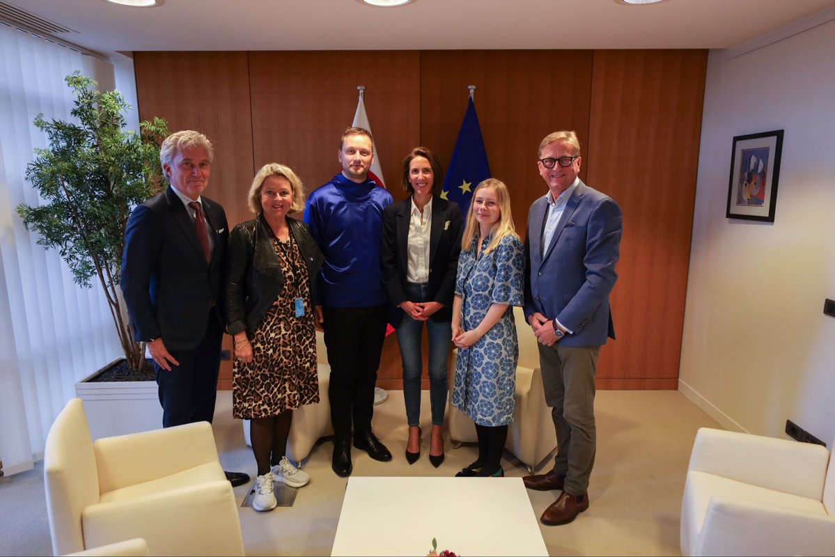 ValerieHayer's tweet image. Greenland and the European Union have been stable, reliable, and important partners for over 40 years.

The shared conviction between @RenewEurope and Prime Minister Jens-Frederik Nielsen: Greenland needs Europe just as Europe needs Greenland.

Let’s take our relationship even…