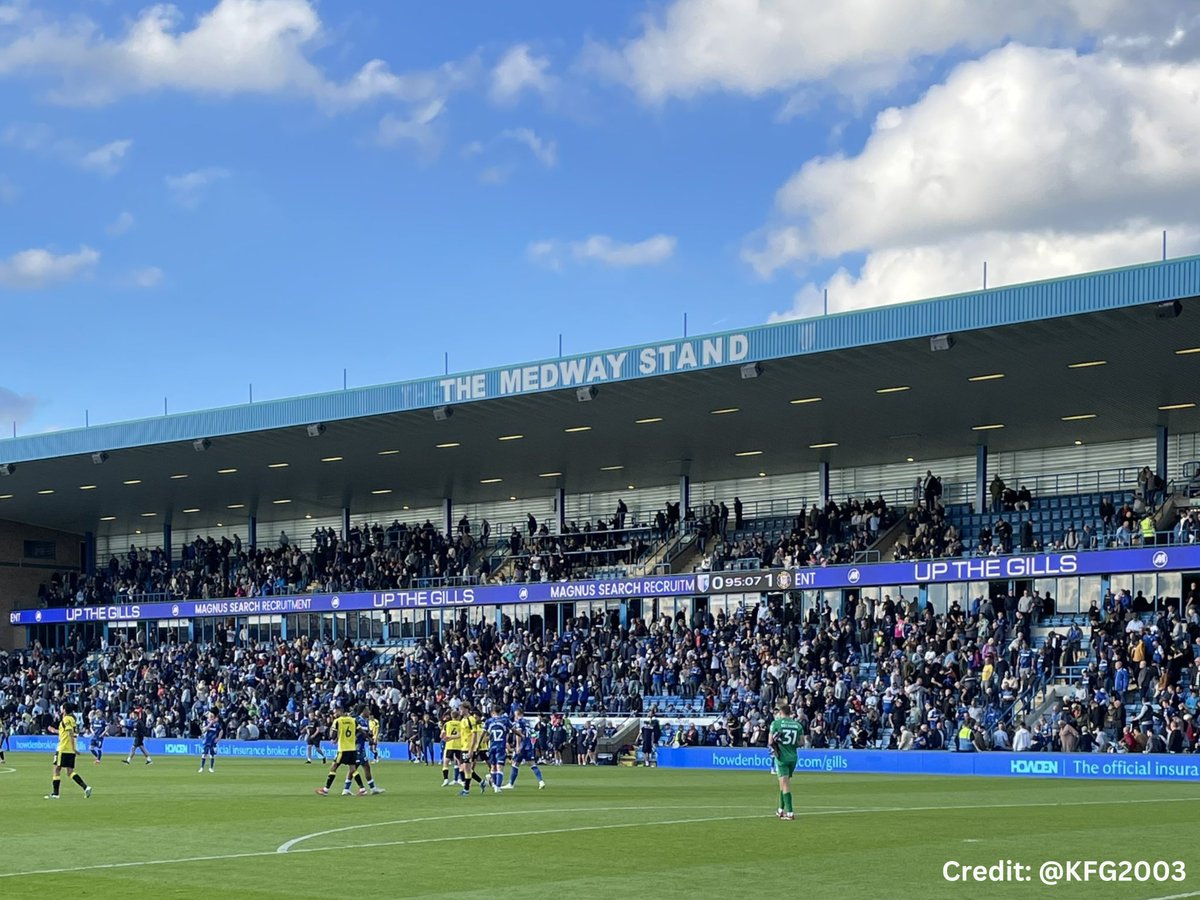 FanHub's tweet image. Which ground gave you your favourite away day memory? 🤔🤩