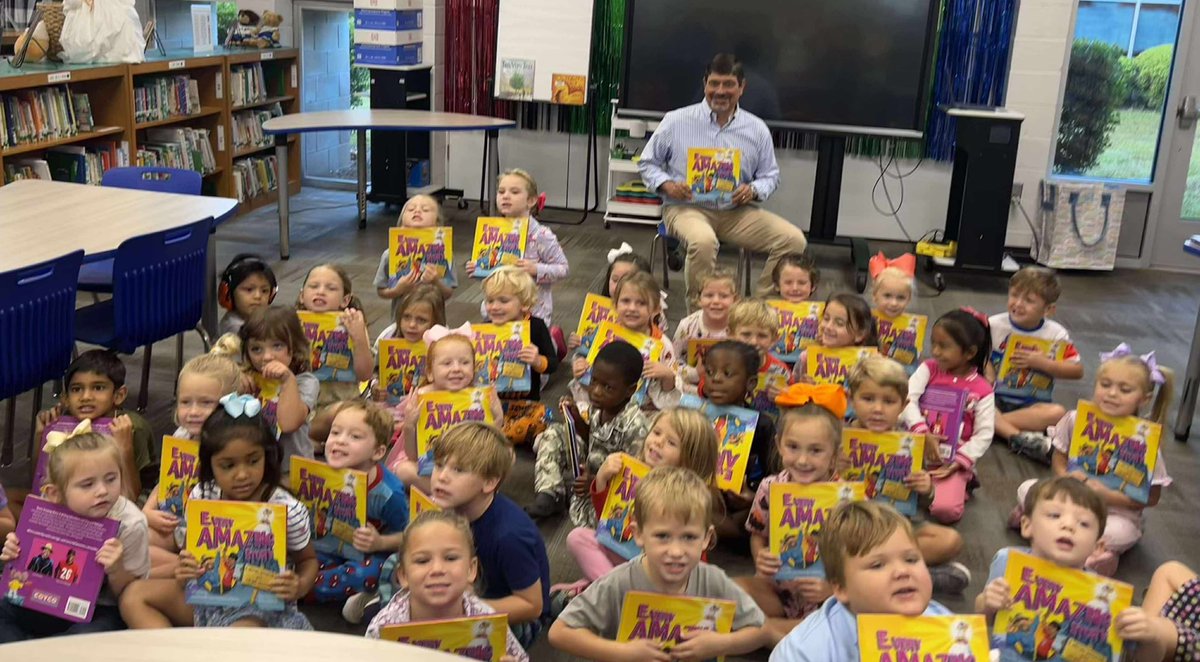 CommJacobs's tweet photo. Pre-K students at Patterson Elementary in Pierce County had a cozy treat for Pre-K Week wearing pajamas and “Snuggling Up With a Good Book” during a special visit from @RepStephenMeeks! 📚🧸 #PreKWeek #ReadTogether #PierceCounty @GaHouseHub https://t.co/LcMQyiYbcC