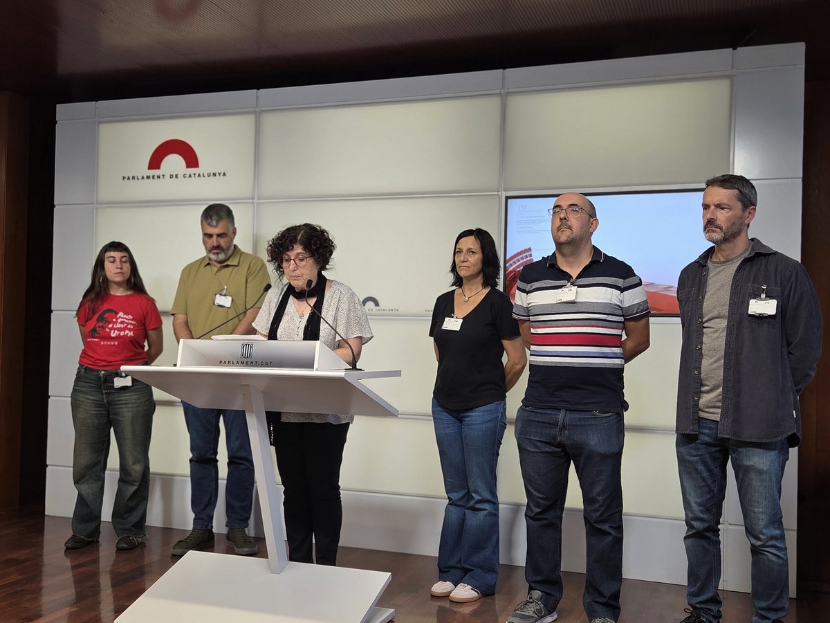 🗣Recuperem les 3h de català al batxillerat!
Cal augmentar les hores de català per millorar els resultats de l’assignatura de Llengua i literatura catalana a les PAU, que actualment és de 6,3 punts sobre 10. Cal destacar que la nota mitjana de Llengua i literatura catalana 
a les