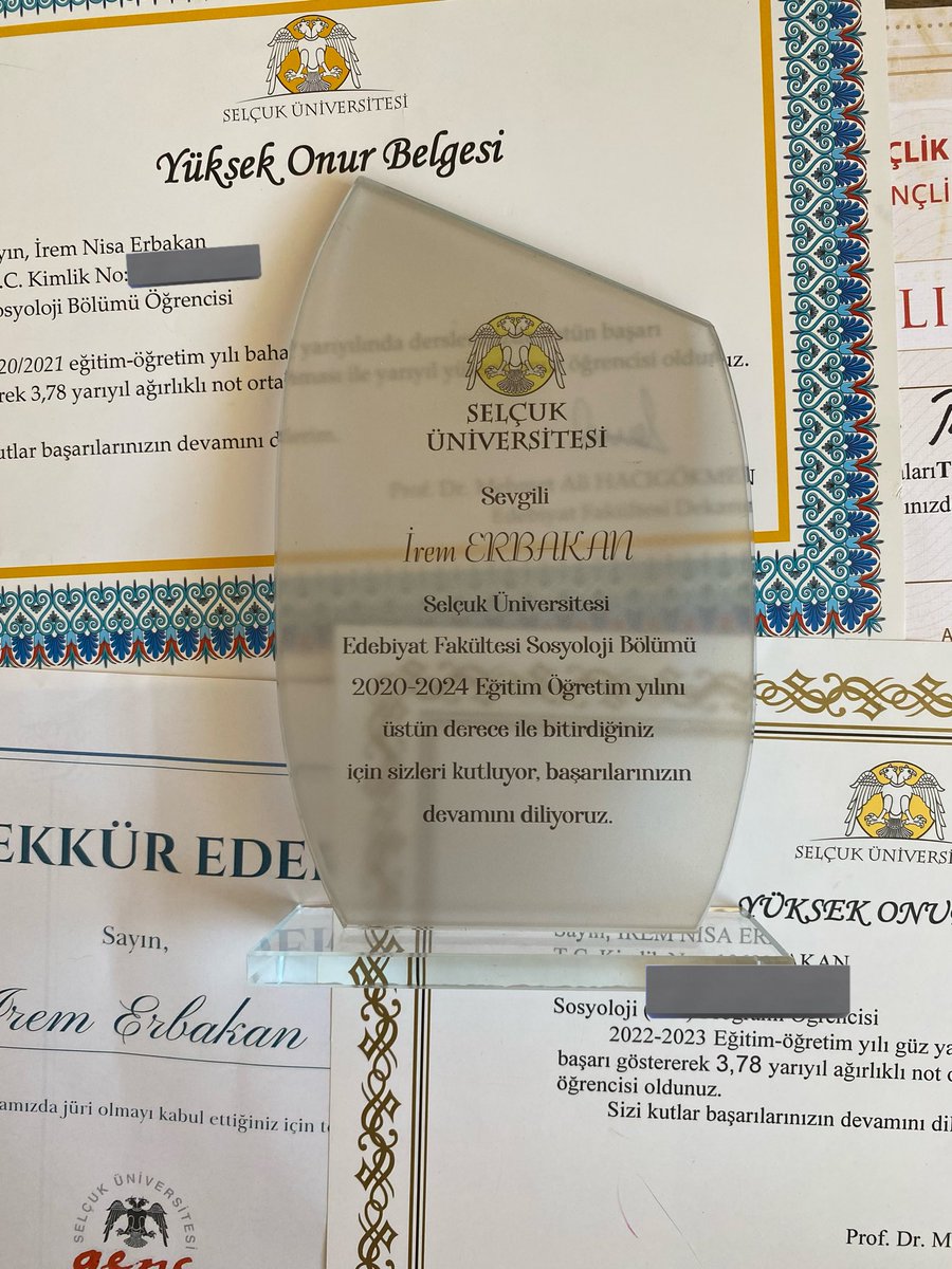 yok biz geri planda kalmayı sindiremeyen kadınlardan olacağız 👩🏻‍🏫