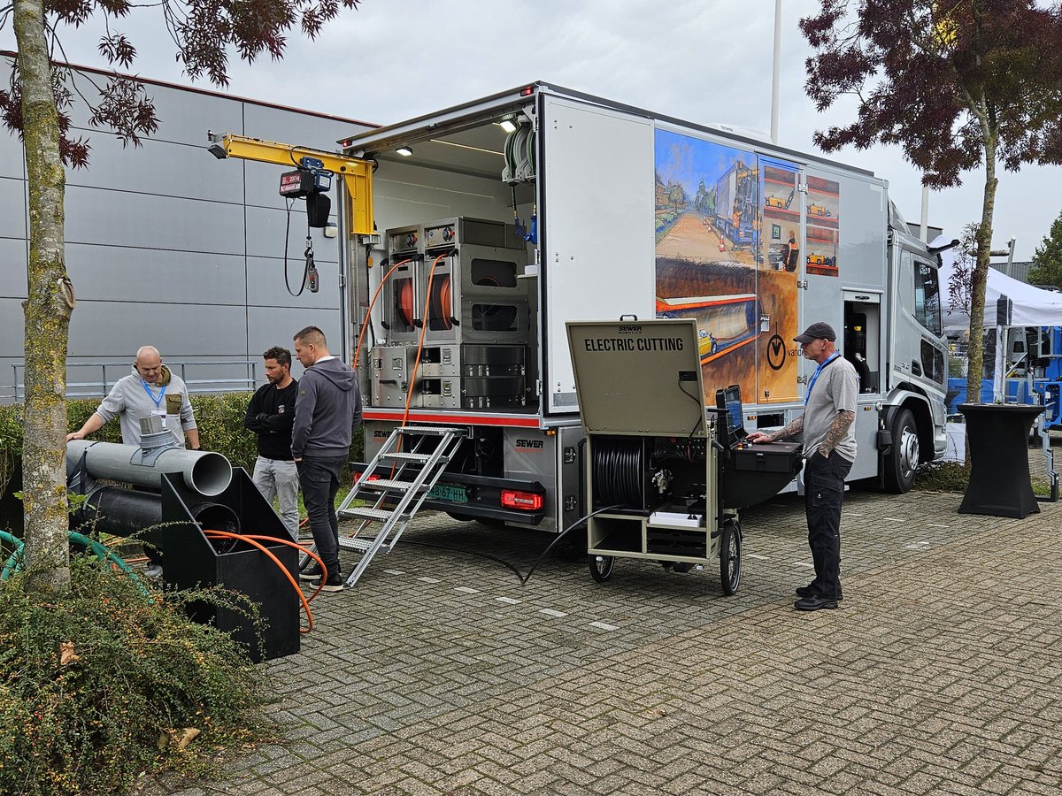 valkdegroot's tweet image. De eerste dag van de NSTT No-Dig dagen in congrescentrum Hart van Nederland in Nijkerk, zit er weer op. Morgen verwelkomen we u graag op onze stand met nummer 3.209 en uiteraard bij onze buitendemonstratie met de nieuwe waterjet. Aanmelden via no-dig-event.nl of de balie