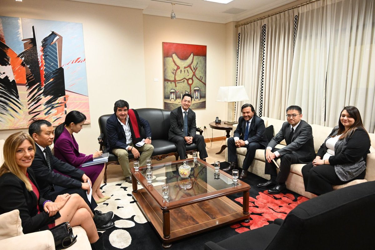 Nos reunimos con directivos de Potasio y Litio de Argentina (PLASA), filial de Tibet Summit Resources, para avanzar en un nuevo proyecto de litio en el Salar de Diablillos, en el departamento Los Andes.

Este nuevo paso ratifica la confianza en el modelo minero salteño, basado en