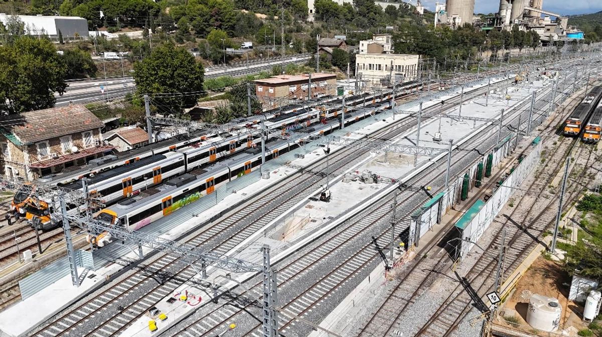 maquilisto's tweet image. 🛤 Montcada Bif. Una renovada estació per un nou esquema de serveis de #Rodalies i Regionals de #Catalunya per reequilibrar els túnels de Barcelona i millorar les connexions de l'AMB nord.
🟧 Nova capçalera regionals sud.
🟩 Nova capçalera #FGC aeroport.
elperiodico.com/es/economia/20…