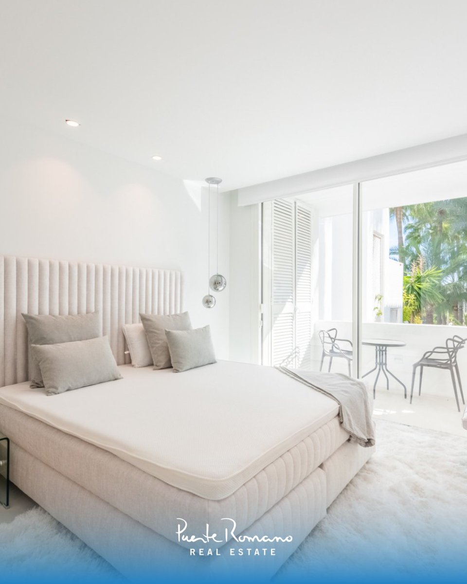 Apartment in Marina Puente Romano

Renovated 3-bed, 3-bath apartment with bright open-plan living, multiple terraces &amp; south-facing light all day. Steps from Puente Romano’s dining, tennis &amp; beaches, with pool, gardens, 24h security, parking &amp; storage.

€3.8M | PRRE-14495