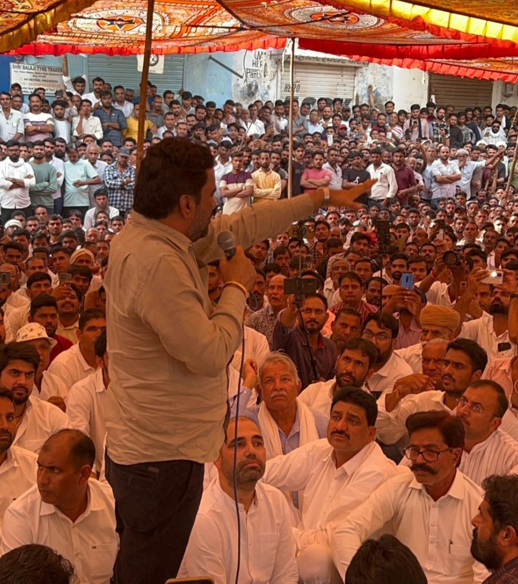 NareshC56791072's tweet photo. न्याय देवता 
📌 कुचामन सिटी, नागौर
08/10/2025
@hanumanbeniwal ✊ https://t.co/v64pOr2spp