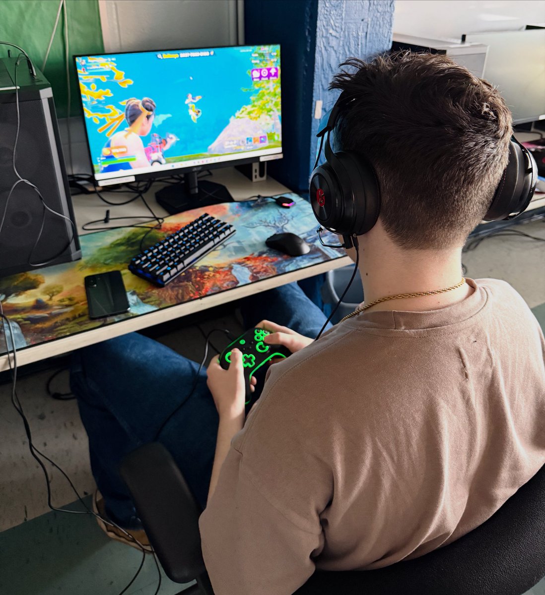 Our #Fortnite Zone Wars duo put up a shutout win against a duo from <a href="/CommackSchools/">Commack Schools</a> yesterday, running back our loss to a different Commack Cybercats duo last week! Do we smell a rivalry?

👦: Robert C, Junior
🎮: <a href="/PowerA/">PowerA Gaming</a> OPS v3
🎧: <a href="/LucidSoundAudio/">LucidSound</a> LS25

#HighSchool #Esports