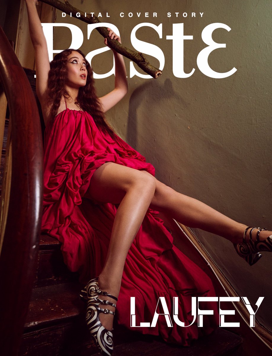 PasteMagazine's tweet image. In our newest digital cover story, Laufey talks about embracing humor in her lyrics, the unbreakable bond she has with her fanbase, winning her first Grammy, and how her excellent new record, A Matter of Time, got made.

🔗: pastemagazine.com/music/laufey/c…

💿: @laufey / ✍️: @yogurttowne