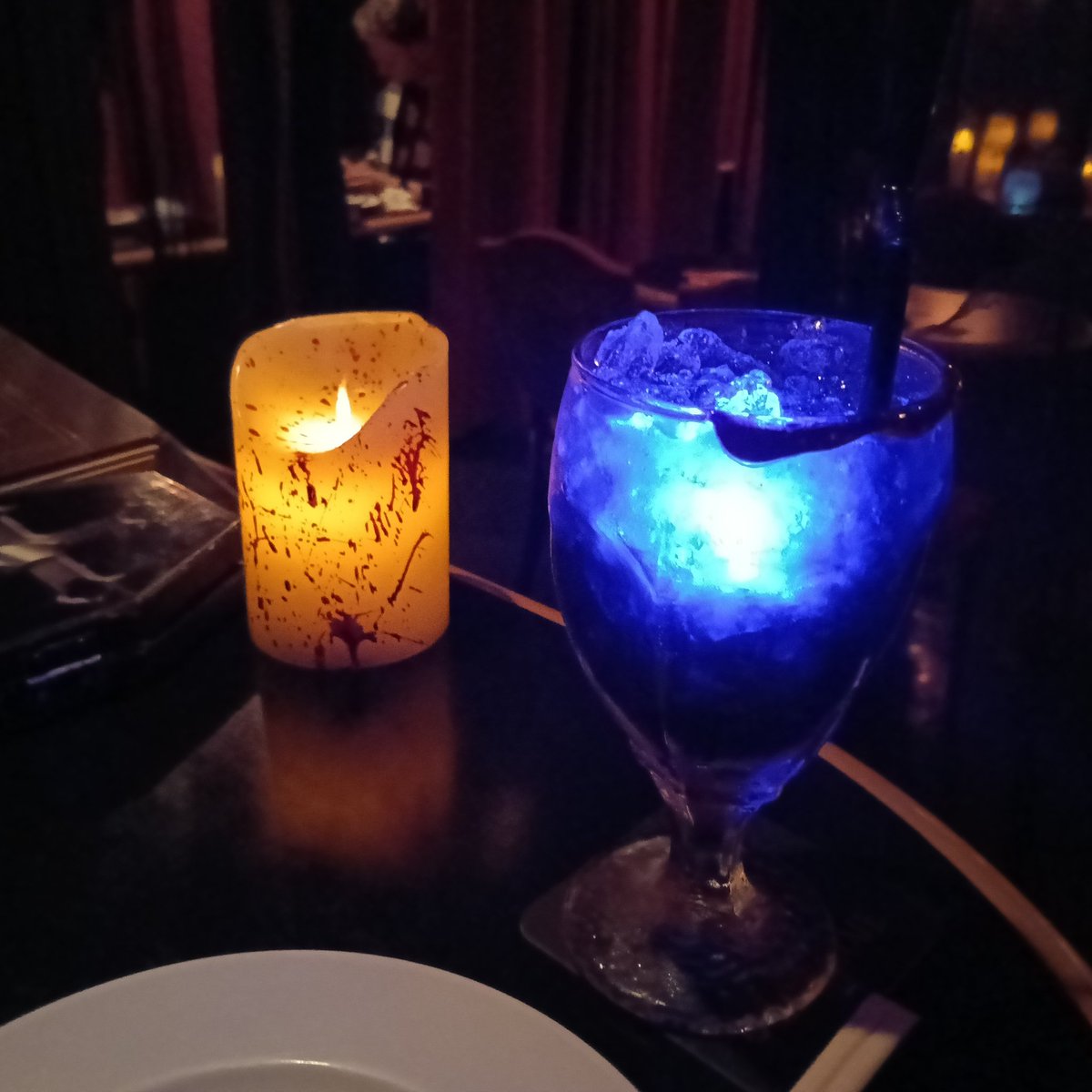 aqiLa9000's tweet photo. 銀座の吸血鬼テーマのお店
#バンパイアカフェ
行ってきました。
吸血鬼さん達が一生懸命お城を切り盛りしてらして、だんだん可愛く見えてきました。
#Vampirecafe https://t.co/Tmsg5zR4Tv