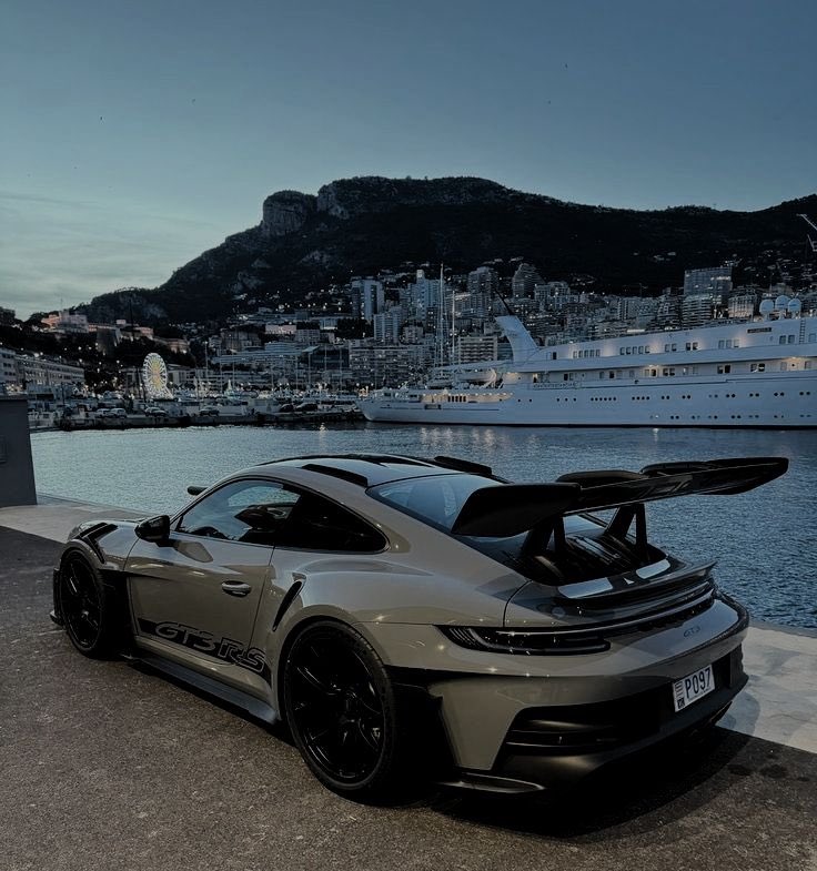 cepryl_'s tweet image. If you had a $5M networth

Would you spend $250k on a Porsche 911?