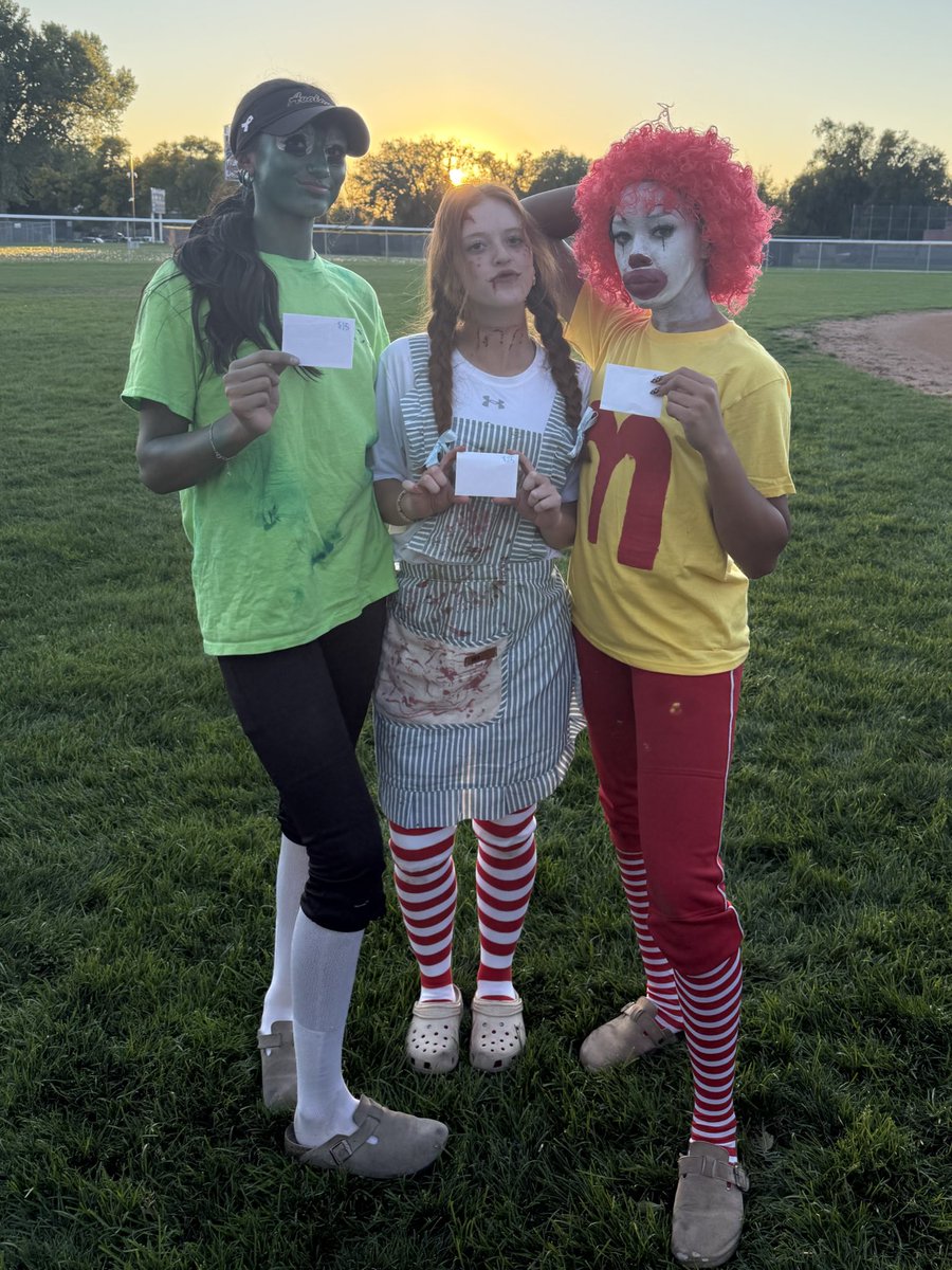 Softball Olympics is a tradition! The girls rocked their spooky and scary costumes. Congrats to Audrey, Kiley G, Serenity, and Ayzlee (the fast food clowns) on their costume win! Softball cardio competition was next. Winners are 🥇Audrey 🥈Paizlee 🥉Ayzlee!