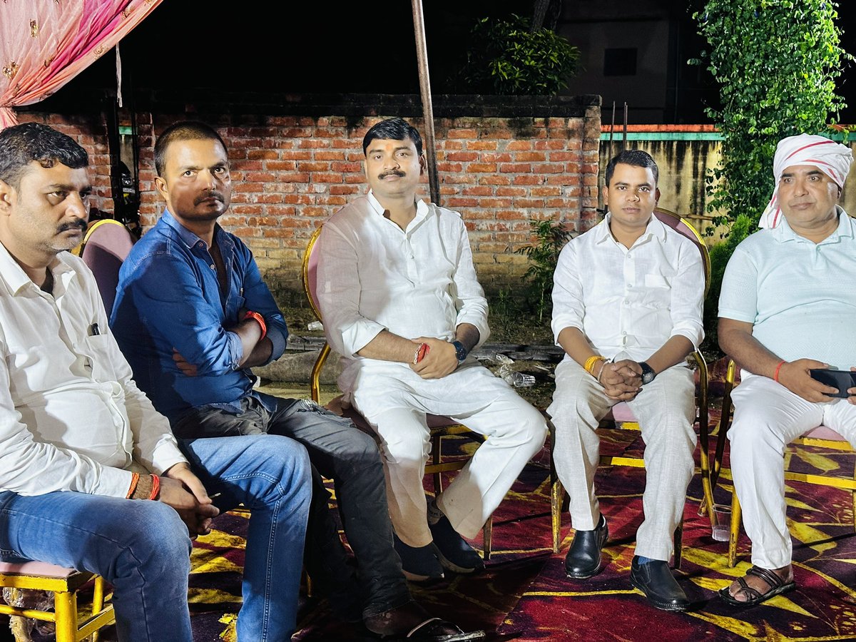 vimleshkumar941's tweet image. मतेथू भदोही ,में श्री जयशंकर दुबे ( प्रधानाचार्य- सरस्वती ई. कॉलेज सराय ममरेज ) जी के यहाँ वार्षिक श्राद्ध कार्यक्रम में सम्मिलित हुआ…