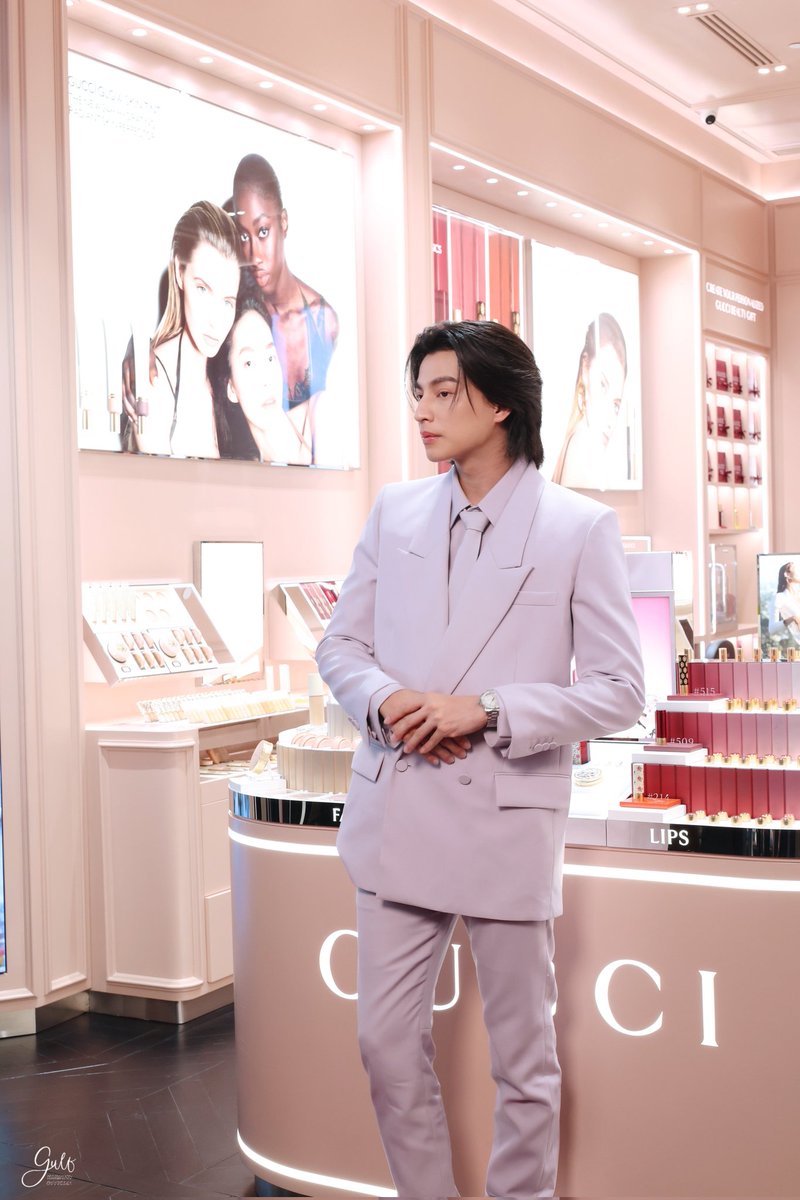 Gulfkanawutofc's tweet photo. ขอบคุณ @gucci ที่ให้เกียรติ​กลัฟได้มาร่วมเป็นส่วนหนึ่งในงานเปิดตัว Gucci Beauty Flaship Store แห่งแรกในประเทศไทย ณ Mega Bangna 

และขอบคุณทุกคนที่เป็นกำลังใจทั้งทีมจอและทีมหน้างานนะคะ  💚❤️

GULF X GUCCI BEAUTY
#GuccibeautyxGulf
#Guccibeauty​ #Guccimakeup
#GulfKanawut https://t.co/YPrUUzobqN