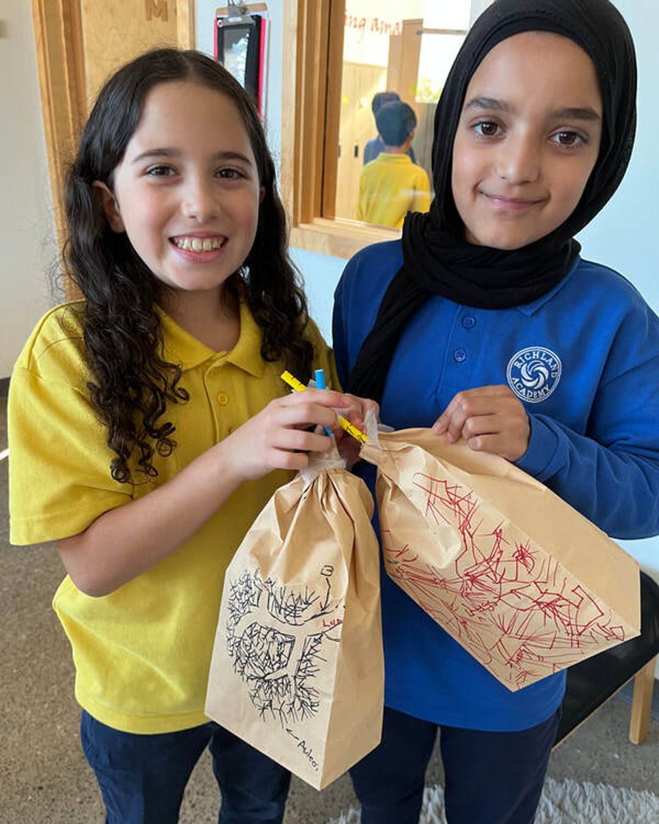 richlandacad's tweet image. Our Grade 5 students explored the respiratory and circulatory systems, learning how they function individually and together to keep us alive and energized. They also built lung models using straws, paper bags, and balloons! #BodySystems #RespiratorySystem #CirculatorySystem