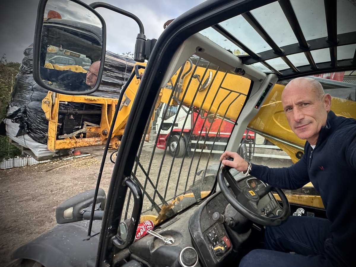 BossBeechwood's tweet image. At midnight collecting the Arboricultural Contractor Award, at 9am unloading pallets for a delivery!

That’s the beautiful charm of running a contracting business.

#Arboriculture #TreeSurgery #ContractorLife #FromGlamToGraft #TeamBeechwood #AwardWinners #HandsOnLeadership