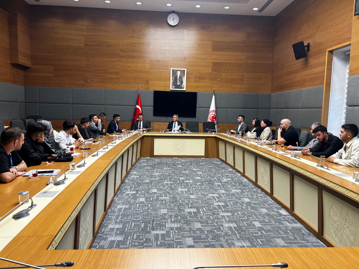 isamesihsahin's tweet photo. TCK 158 Mağdurları Platformu TBMM’de misafirimiz oldu. 

TCK 158 mağduriyeti nedir? 

“Banka hesaplarının başkaları tarafından kullanılması nedeniyle dolandırıcılık suçunun faili konumuna düşerek mağdur olan kişilerin yasal cezalara maruz kalmasıdır.” 

Bir suç varsa elbette cezalandırılmalıdır!
Ancak gerçek suçluların masum insanları mağdur etmelerine de müsade edilmemelidir. 

Bilişim suçlarına karşı önleyici tedbirlere ihtiyaç vardır! Ayrıca mahkemeler yargılamaları derinlemesine olacak şekilde daha titiz bir şekilde yapmalı, gerçek suçluları cezalandırmalıdır.

Uzlaştırma kurumunun kapsamının genişletilmesi, söz konusu mağduriyetlere çözüm sunma adına faydalı olacaktır.  

Ayrıca uzlaştırma kurumu, yargı organının yükünü hafifletme ve toplumsal barışa katkı sağlama adına da önem arz etmektedir.