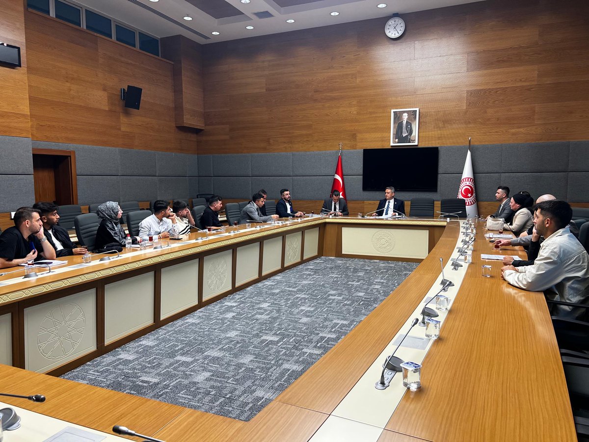 isamesihsahin's tweet photo. TCK 158 Mağdurları Platformu TBMM’de misafirimiz oldu. 

TCK 158 mağduriyeti nedir? 

“Banka hesaplarının başkaları tarafından kullanılması nedeniyle dolandırıcılık suçunun faili konumuna düşerek mağdur olan kişilerin yasal cezalara maruz kalmasıdır.” 

Bir suç varsa elbette cezalandırılmalıdır!
Ancak gerçek suçluların masum insanları mağdur etmelerine de müsade edilmemelidir. 

Bilişim suçlarına karşı önleyici tedbirlere ihtiyaç vardır! Ayrıca mahkemeler yargılamaları derinlemesine olacak şekilde daha titiz bir şekilde yapmalı, gerçek suçluları cezalandırmalıdır.

Uzlaştırma kurumunun kapsamının genişletilmesi, söz konusu mağduriyetlere çözüm sunma adına faydalı olacaktır.  

Ayrıca uzlaştırma kurumu, yargı organının yükünü hafifletme ve toplumsal barışa katkı sağlama adına da önem arz etmektedir.