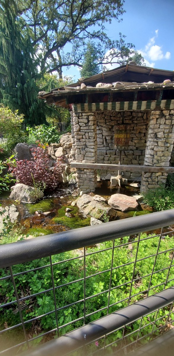 احلى شعور لما تحس أنك حارق اعصاب بعض الناس و من دون أي مبادرة منك💆🏻‍♀️☕
#يسعد_اوقاتكم