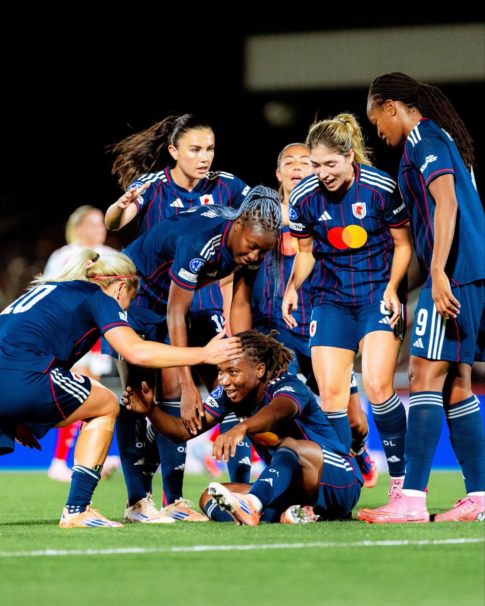 dumornaycorven's tweet image. Great Night in London… +3 ⭐️