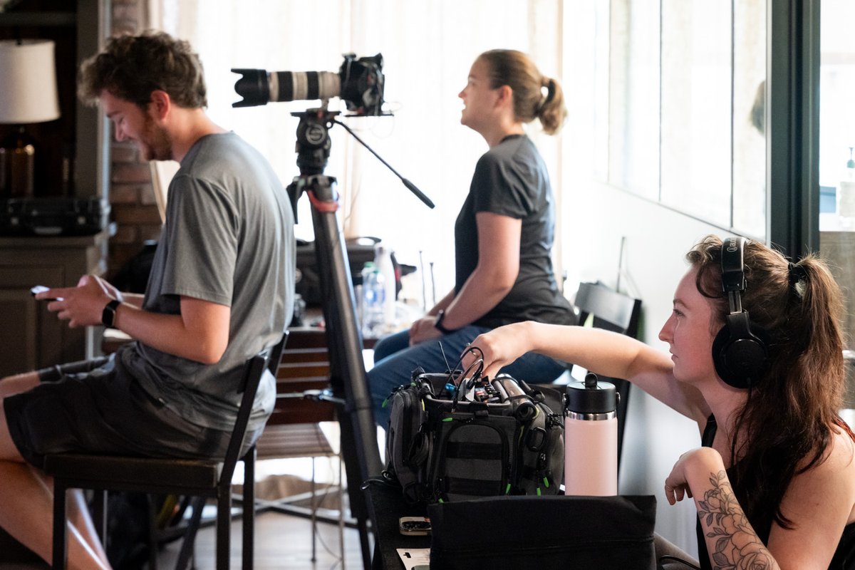 On set, the crew’s dynamic makes all the difference — collaboration, trust, and energy fuel the creative process. At Station16, we cultivate teams that bring stories to life and turn our clients' vision into reality. 🎬