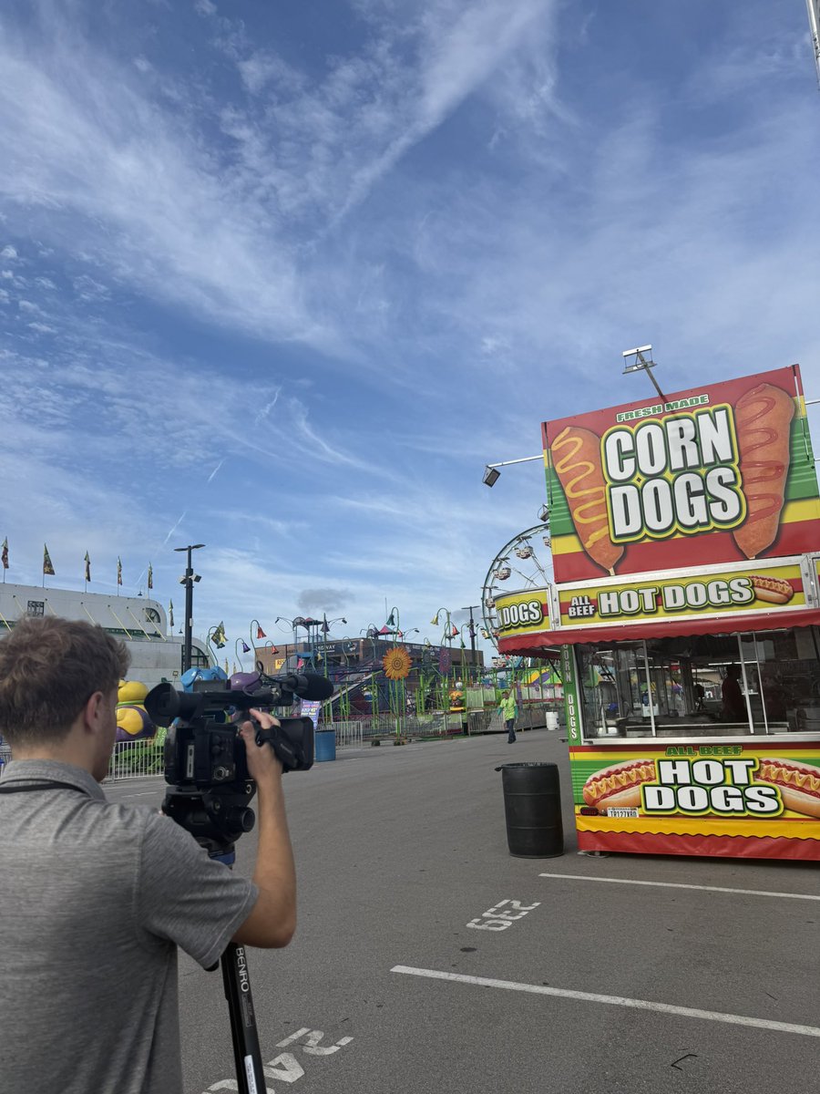 At the SC State Fair talking all things fair food with <a href="/mattfrank21/">Matt Frank</a>!! 🍟🍕🎉

See his full story today at 4 and 4:30 p.m. on <a href="/USCCarolinaNews/">USC Carolina News & Reporter</a>. 📺