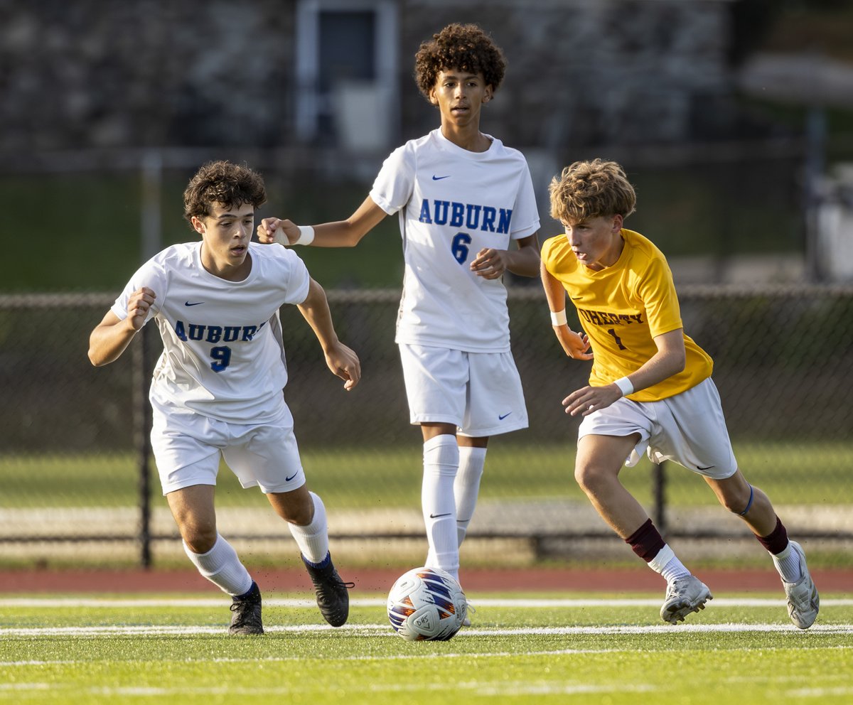 tgsports's tweet photo. Photos: Auburn, Doherty play to scoreless draw in boys' soccer clash @auburnhs_sports @worcesterpublic @DohertyMemorial @officialazari https://t.co/Xq6C8o59AE https://t.co/m5g8W6msz3