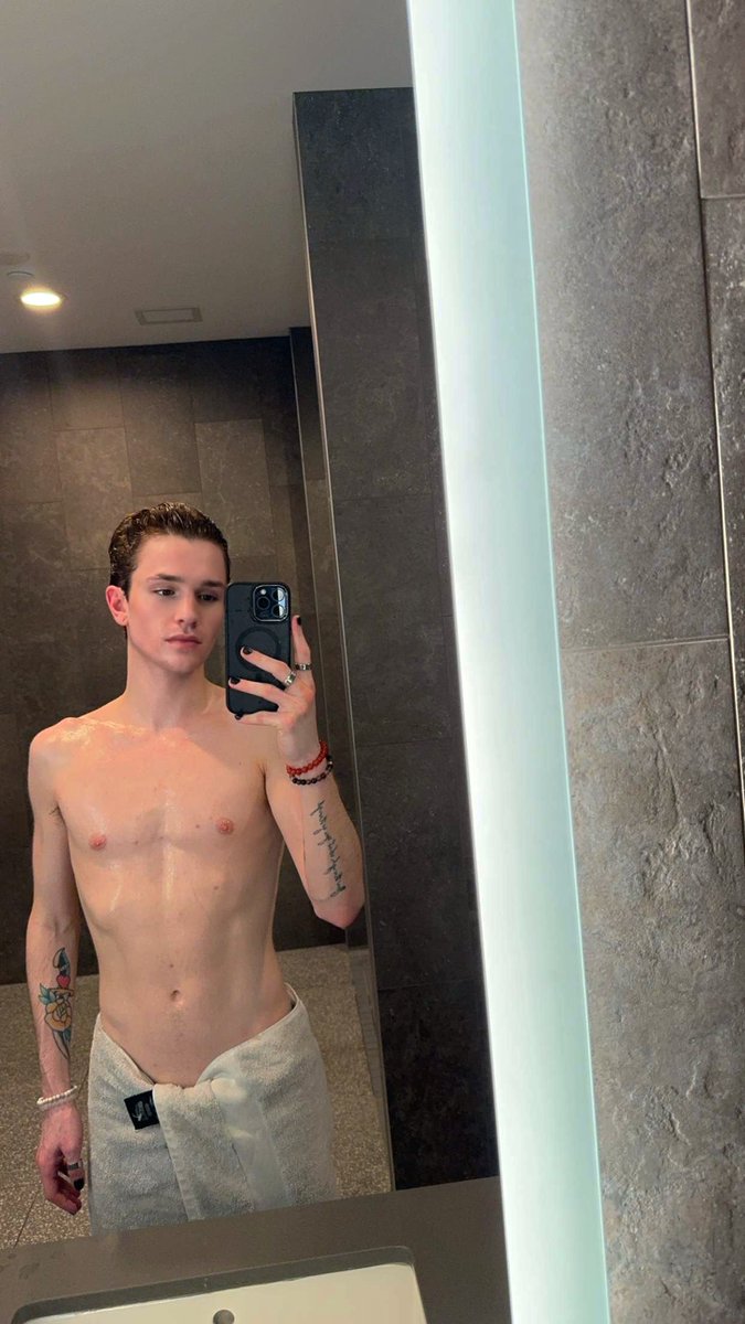 basicwhitebooty's tweet image. Just say hi