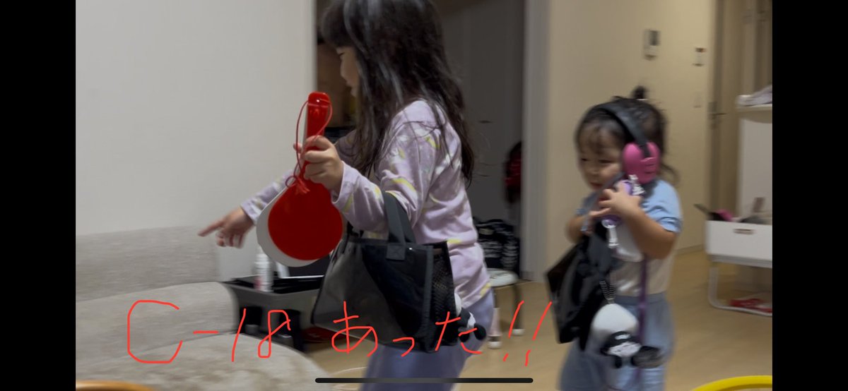 4_sf's tweet photo. 娘たちだけで「C&amp;Kやろう！」と遊んでいたので眺めていると、二人でバッグを持ち「えっと、、Cの18番、Cの18番、、あっ！ここ！ここ！」って、、
客側かいっwww
#candk https://t.co/B47eXjzFiN