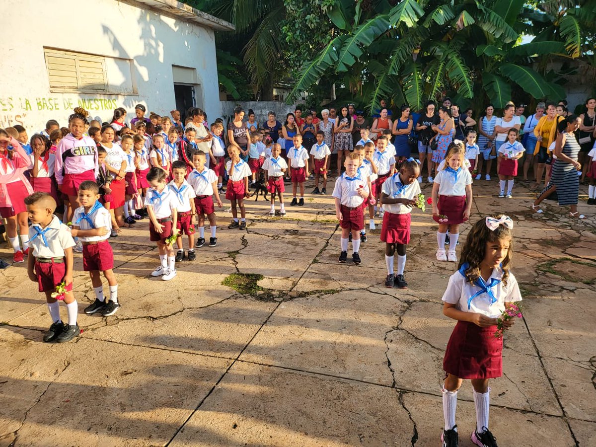 JanyMartnez10's tweet photo. 💕🇨🇺❤ "Si hace falta un paradigma, si hace falta un modelo, si hace falta un ejemplo a imitar para llegar a esos tan elevados objetivos, son imprescindibles hombres como el #Che, hombres y mujeres que lo imiten, que sean como él, que piensen como él…” 🍀 #MatancerosEnVictoria https://t.co/bo74pLpHG7