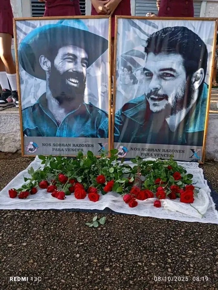 JanyMartnez10's tweet photo. 💕🇨🇺❤ "Si hace falta un paradigma, si hace falta un modelo, si hace falta un ejemplo a imitar para llegar a esos tan elevados objetivos, son imprescindibles hombres como el #Che, hombres y mujeres que lo imiten, que sean como él, que piensen como él…” 🍀 #MatancerosEnVictoria https://t.co/bo74pLpHG7