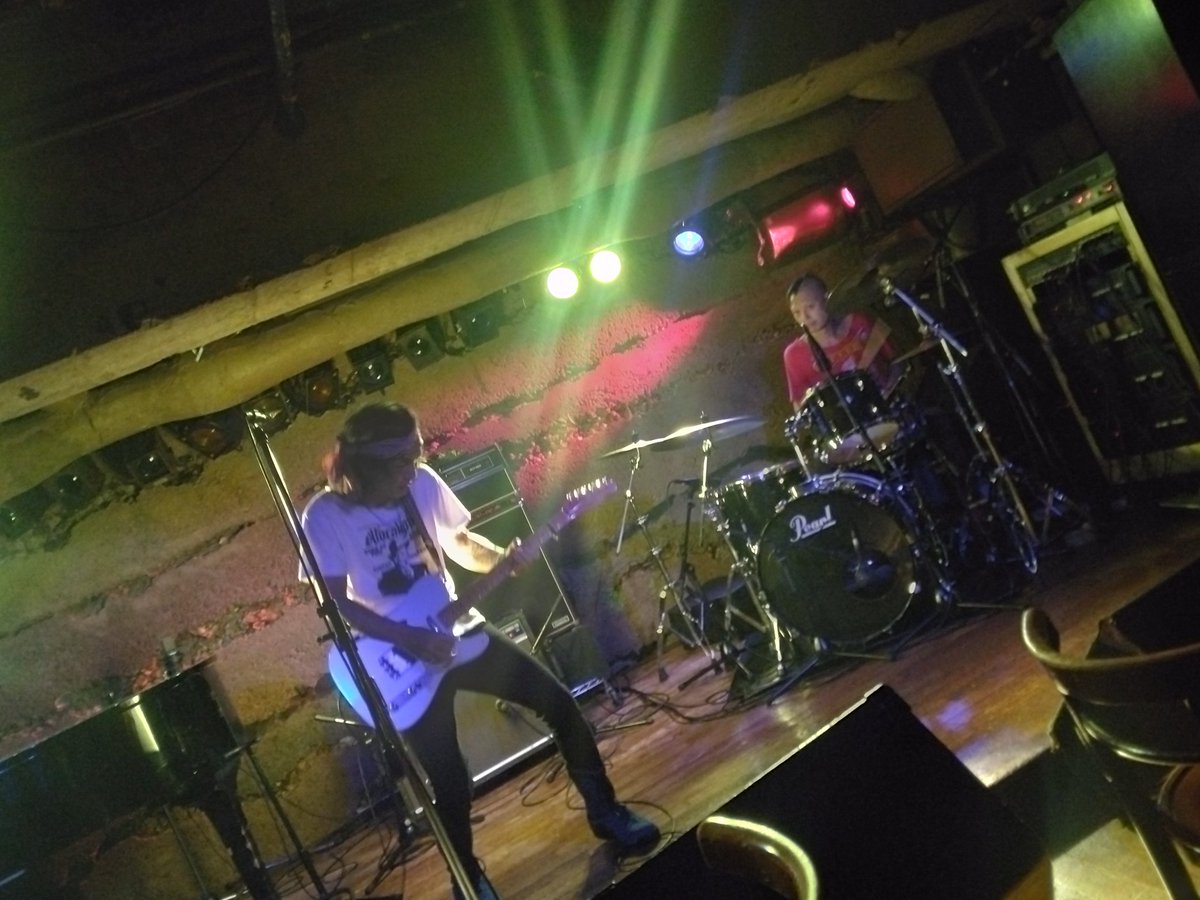 今日は吉祥寺に向かいMANDA-LA2にて…イチロッカーさんとジュンヤさんの、渦のLIVEに行って来ました🎵