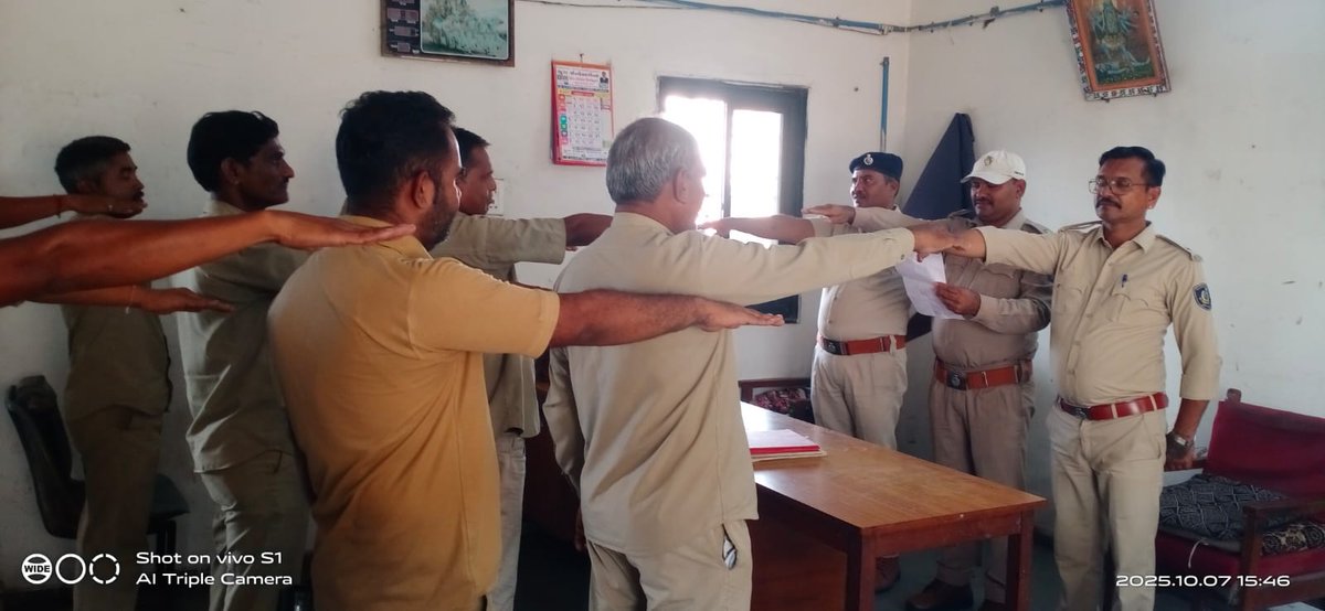 GSRTCDCGodhra's tweet image. હાલોલ ડેપો ખાતે વિકાસ સપ્તાહ ની ઉજવણી સંદર્ભે ડેપો ના કામદારો દ્વારા મુસાફરોની સુવિધા માટે સતત પ્રયત્નશીલ બનવા શપથ લેવામાં આવેલ. @CMOGuj @sanghaviharsh @OfficialGsrtc
