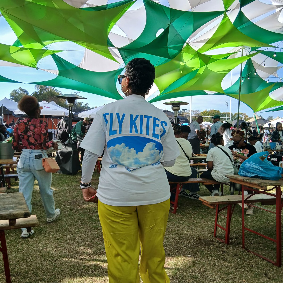 NONI_KOOL's tweet photo. @LekauSehoana @kite_rsa Not @_FlyKites  sana! This an actual brand https://t.co/xUsFyWRybp