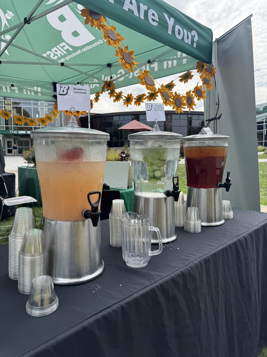 BfirstN's tweet photo. A couple weeks ago we held our first event of the semester, BFirst's Lemon-Aid stand, where first-gen students were able to stop by to network with us and meet other first-gen students. Be sure to be on the lookout for our future events! https://t.co/kUSqUrmg5j