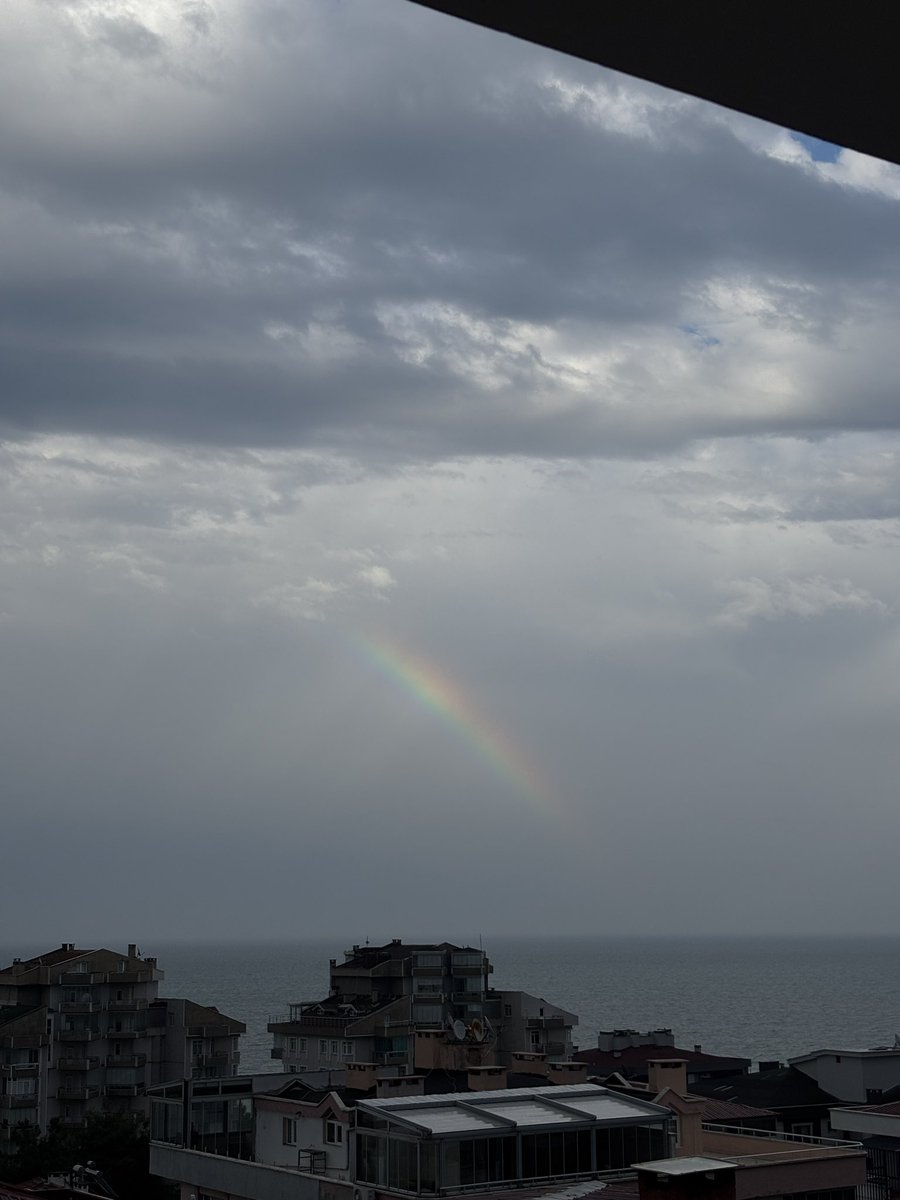 Hala gökkuşağı görünce evin içinde neşeyle koşan o küçük kızım