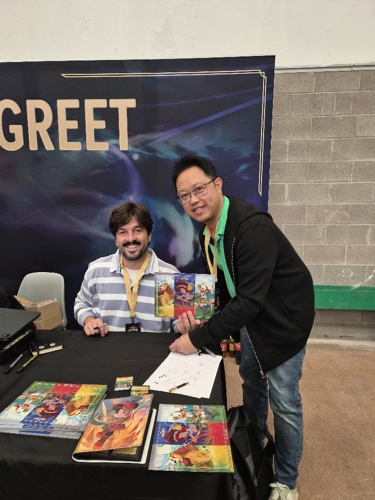 🚨Concours🚨

Des illustrateurs étaient aussi présents à Bologne ✨

J’en ai profité pour récupérer 2 posters de <a href="/sneekkio/">sneekkio</a> &amp; <a href="/JoaoLimaMoura/">João Moura</a> à vous faire gagner (1 par gagnant)! 🖼️

Pour participer, c’est simple :
✅ Suivre <a href="/LorcanaFr/">Lorcana France TCG</a>
🔁 RT ce post

🎉 Tirage au sort mercredi