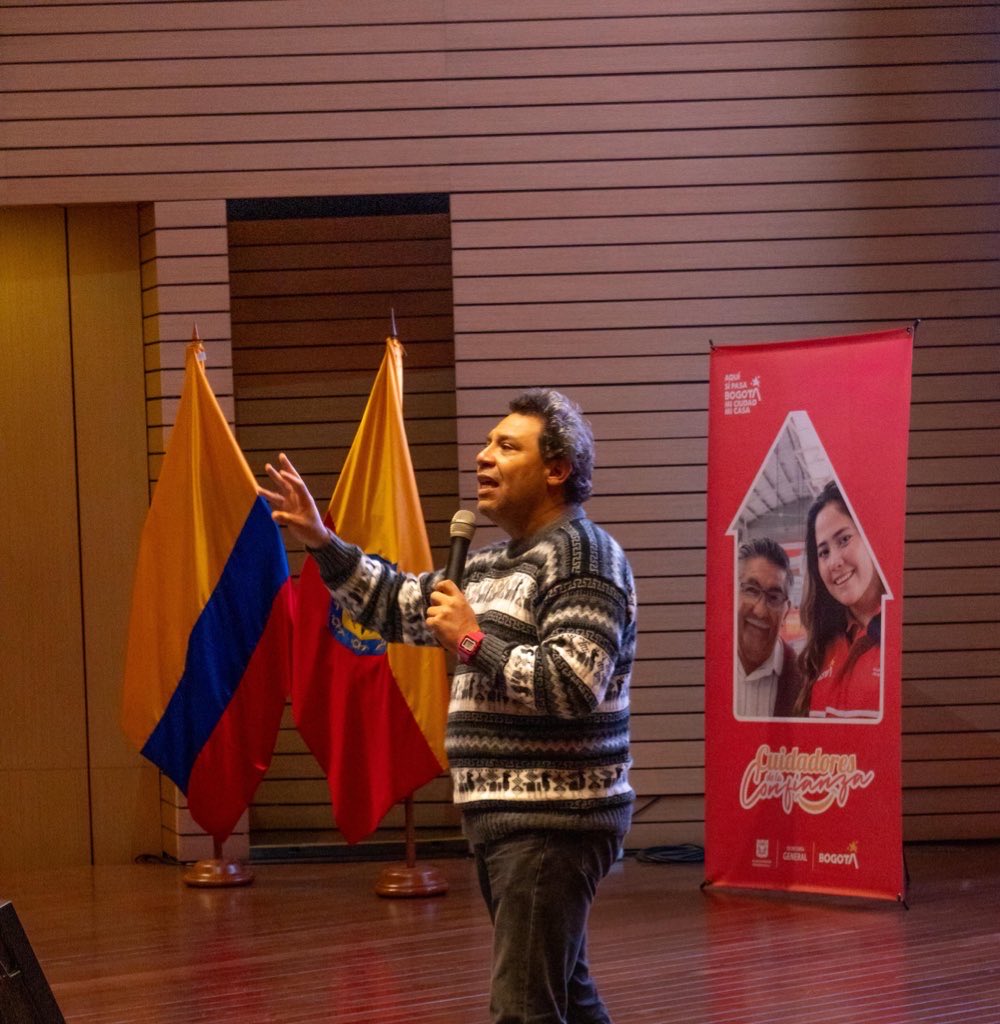 ¡Abrimos un espacio de formación para servidores públicos! 🎬 

Transformamos problemas en oportunidades usando la creatividad junto a <a href="/trompetero/">Harold Trompetero</a> en el taller 'Una vida de película'. 

Aquí aprenderemos a crear soluciones a retos cotidianos con ejercicios y ejemplos de vida.🙌🏻