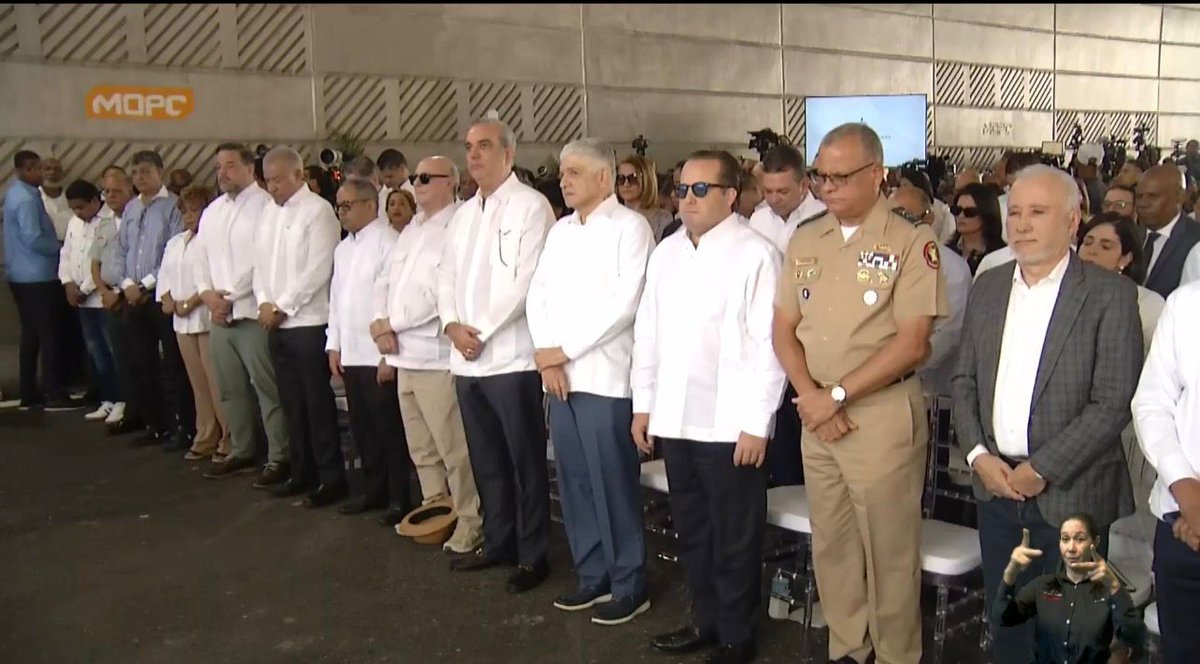 Con la honestidad de Eduardo Estrella y el empuje del presidente Luis Abinader, hoy es una realidad el paso a desnivel de Pintura en la Prolongación 27 de Febrero con Isabel Aguiar. Esta obra reducirá el caos vehicular y mejora la vida de miles.  <a href="/luisabinader/">Luis Abinader</a> <a href="/EduardoEstrella/">Eduardo Estrella</a>