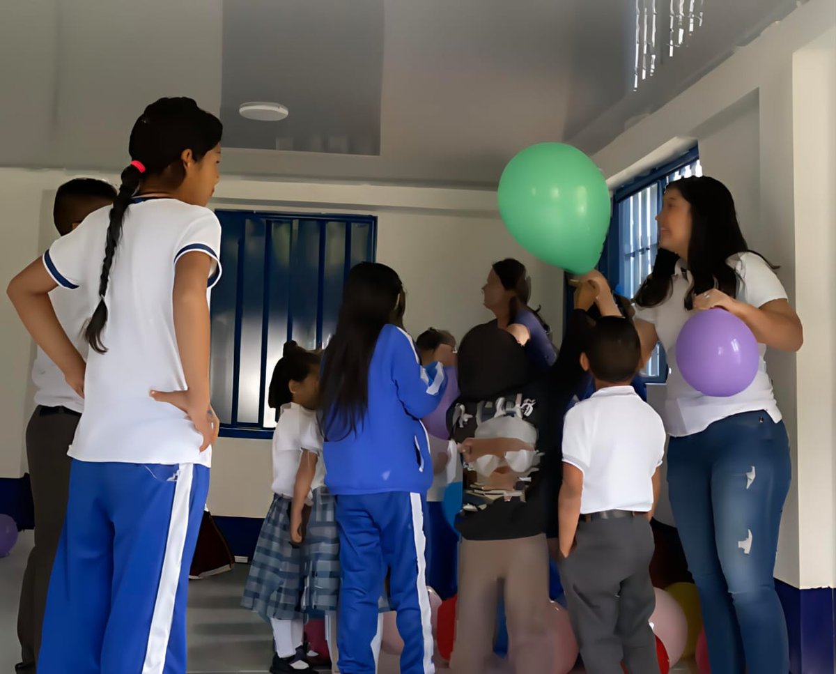 El <a href="/COL_EJERCITO/">Ejército Nacional de Colombia</a>, a través de la #SextaBrigada y el <a href="/Ejercito_CAAID/">Comando de Acción Integral del Ejército Nacional</a>, en coordinación con la Secretaría de Infraestructura de la <a href="/AlcaldePlanadas/">Alcaldia de Planadas</a> y la Junta de Acción Comunal de El Jardín, entregó un aula escolar que fortalece la educación y promueve el desarrollo rural en el sur