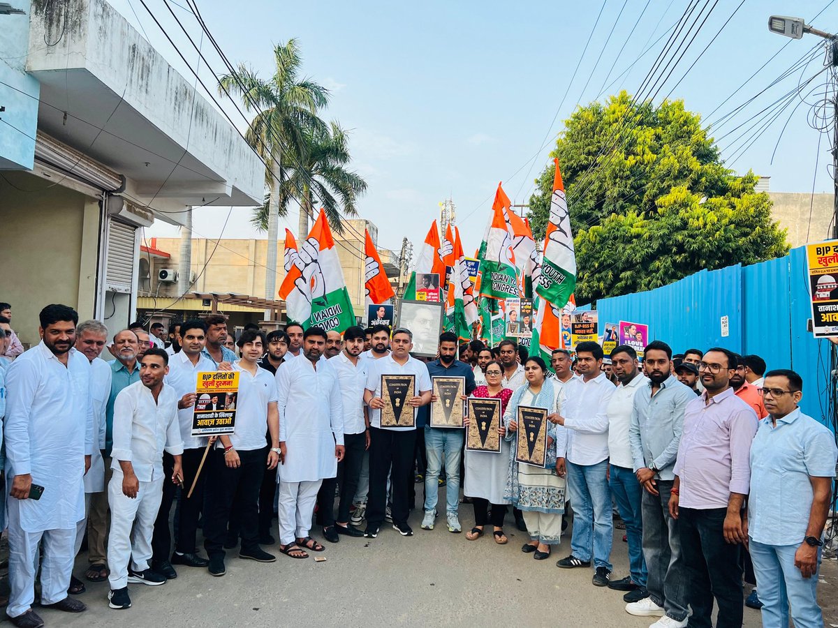 kataria_nishit's tweet image. देश के मुख्य न्यायाधीश पर हुआ हमला सिर्फ़ एक व्यक्ति पर नहीं, बल्कि भारत के संविधान और न्याय व्यवस्था की गरिमा पर चोट है।

गुरुग्राम में हरियाणा युवा कांग्रेस के कार्यकर्ताओं ने इस निंदनीय घटना के खिलाफ सड़कों पर उतरकर विरोध दर्ज कराया और RSS की तानाशाही सोच के विरुद्ध पुतला दहन…