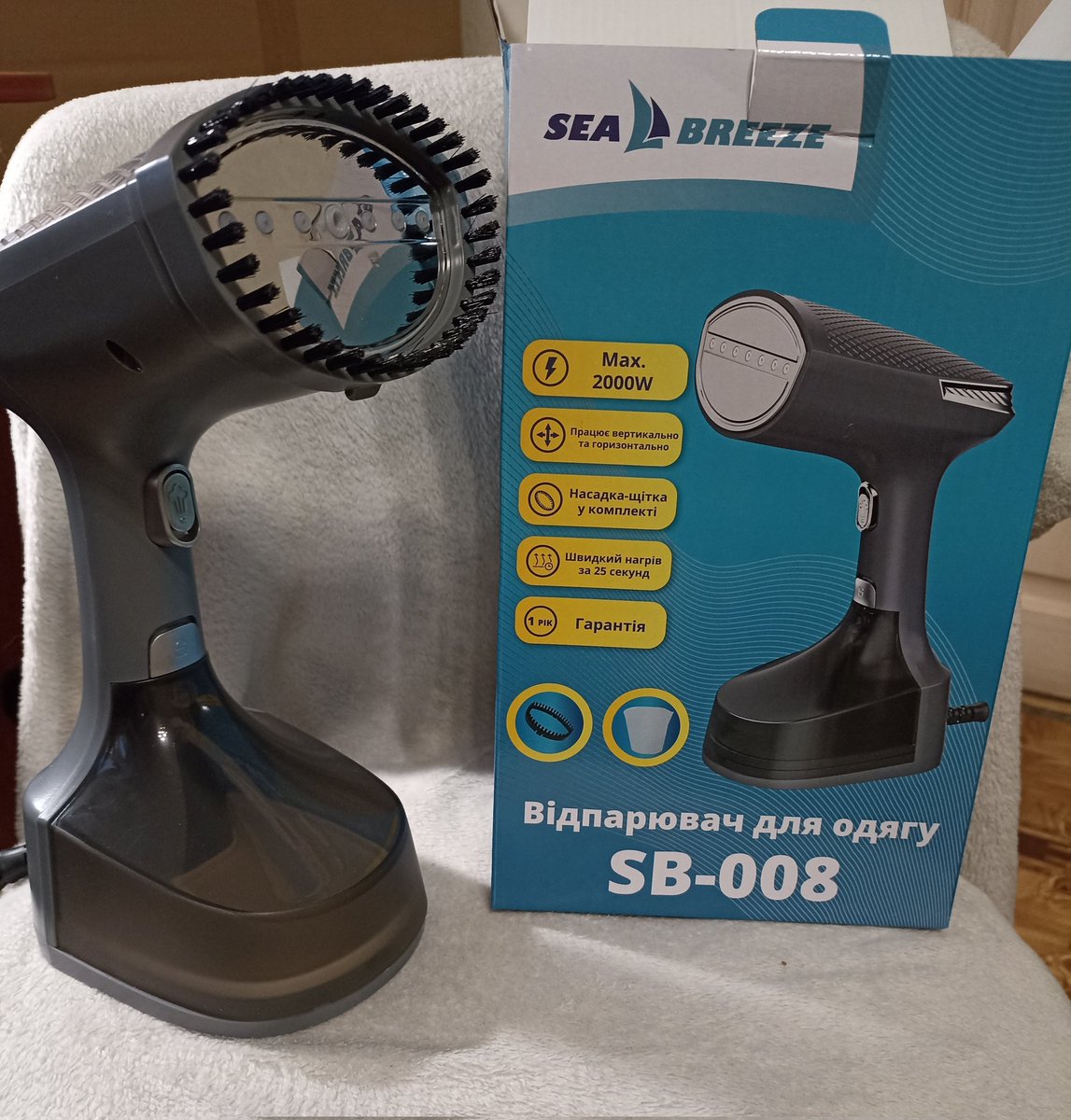 TheMostGenius's tweet image. В дитинстві достатньо було купити шоколадку, щоб бути щасливою. 
Зараз я дуже радію дешевому відпарювачу для одягу і вважаю цю покупку своїм дорослим досягненням. 
Але шоколадку купила теж 😄