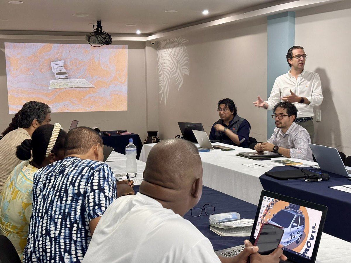 MisionONUCol's tweet image. Periodistas comunitarios y alternativos de Chocó adquirieron herramientas para hacer frente a desinformación y promover elecciones informadas en territorios de Circunscripciones Transitorias Especiales de Paz #CITREP, gracias al taller CdR/Lab Periodismo Electoral en #Quibdó. 🧵