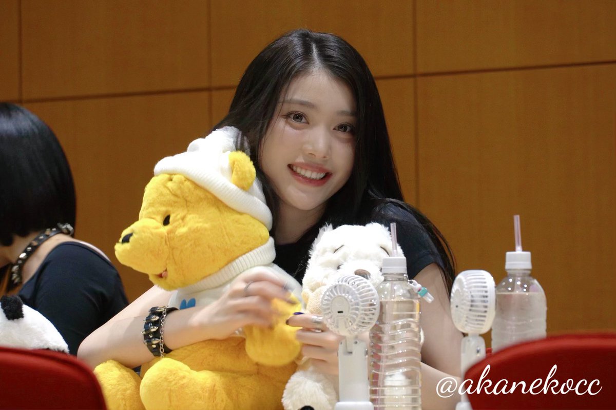 akanekocc's tweet image. 251008 VIVA サイン会

ちょっと早いけど、スノープーさん❄️を持ってきた🥰気に入ってくれてありがとう🤍

#Kep1er #XIAOTING #케플러 #샤오팅 #션샤오팅 #심소정 #沈小婷