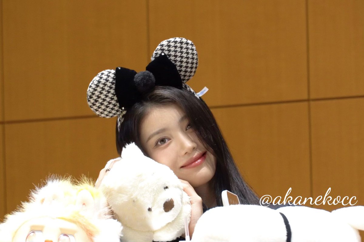 akanekocc's tweet image. 251008 VIVA サイン会

ちょっと早いけど、スノープーさん❄️を持ってきた🥰気に入ってくれてありがとう🤍

#Kep1er #XIAOTING #케플러 #샤오팅 #션샤오팅 #심소정 #沈小婷