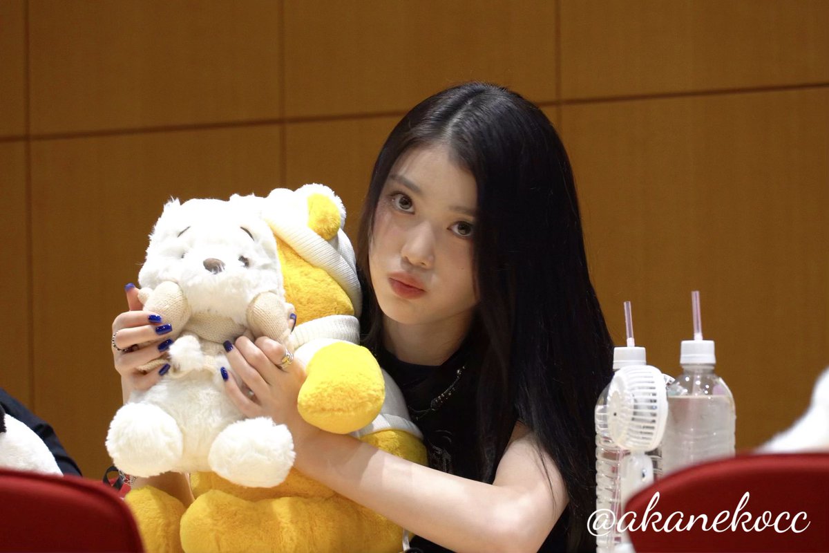 akanekocc's tweet image. 251008 VIVA サイン会

ちょっと早いけど、スノープーさん❄️を持ってきた🥰気に入ってくれてありがとう🤍

#Kep1er #XIAOTING #케플러 #샤오팅 #션샤오팅 #심소정 #沈小婷