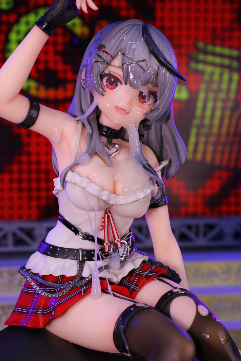 Otokurakunlove's tweet photo. 記念の一発目という事で、ぶっかけですっ！いやぁ素晴らしい出来ですねぇ。何処から撮影しても綺麗に可愛く、そして見事な身体です☆
赤チェックミニスカニーハイという絶対領域にガーターベルトと、肩出しのはだけた姿に今にもこぼれそうな…。なんて、ぶっかけてお仕置きだろ！

#フィギュアぶっかけ https://t.co/lAmpxzoL9Y